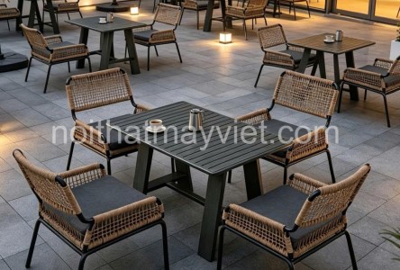 Bàn Ghế Ngoài Trời – Sự Kết Hợp Giữa Hiện Đại Và Gần Gũi Thiên Nhiên