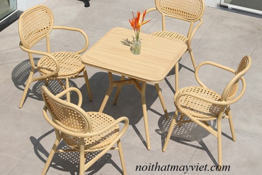 BỘ BÀN GHẾ BAN CÔNG KẾT HỢP MỘT CÁCH TINH TẾ ĐÂY SỰ THU HÚT